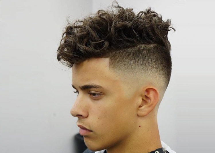 Corte de Cabelo Masculino Ondulado 2020 → Fotos e Tendências